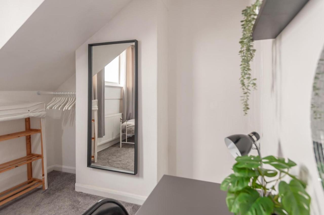 Villa Leeds 4-Bed House - Sleeps 9 Free Parking & Wifi Exterior foto