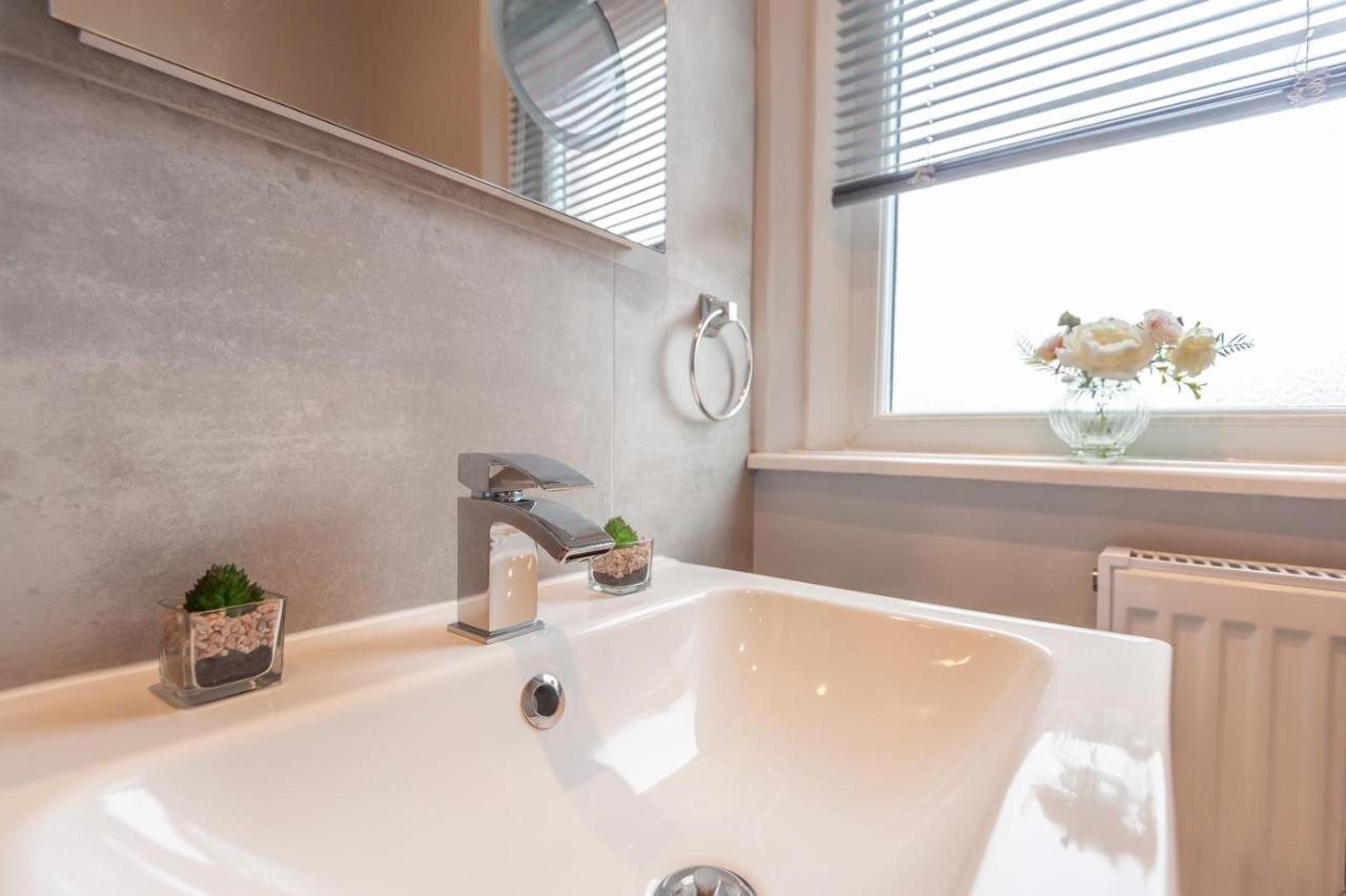 Villa Leeds 4-Bed House - Sleeps 9 Free Parking & Wifi Exterior foto
