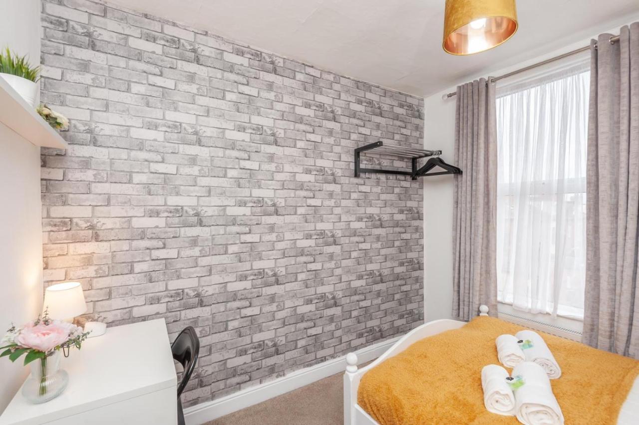 Villa Leeds 4-Bed House - Sleeps 9 Free Parking & Wifi Exterior foto