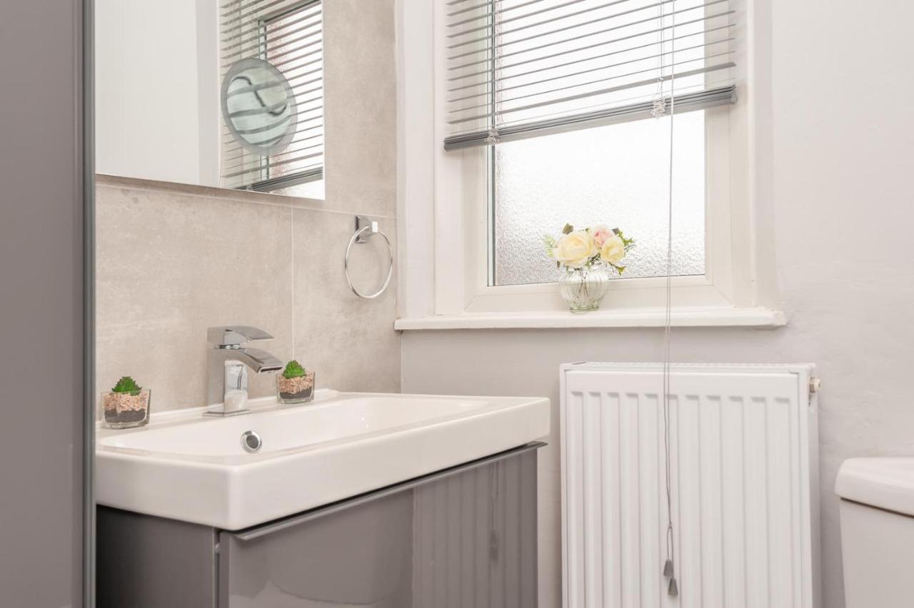 Villa Leeds 4-Bed House - Sleeps 9 Free Parking & Wifi Exterior foto