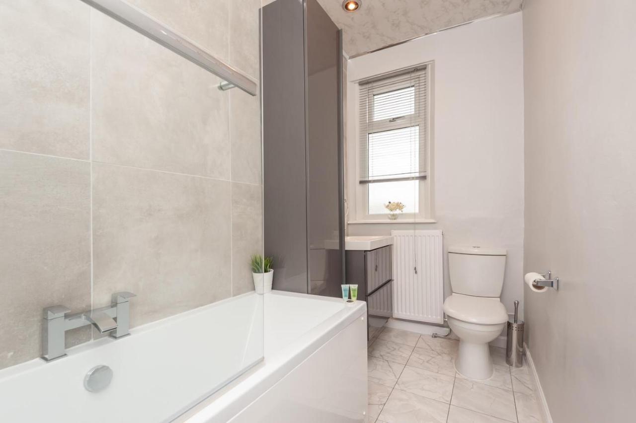 Villa Leeds 4-Bed House - Sleeps 9 Free Parking & Wifi Exterior foto